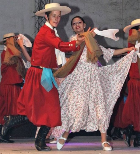 La Escuela de Folklore EL SAUCE de Villaguay realiza su Fiesta de fin de Curso 2016