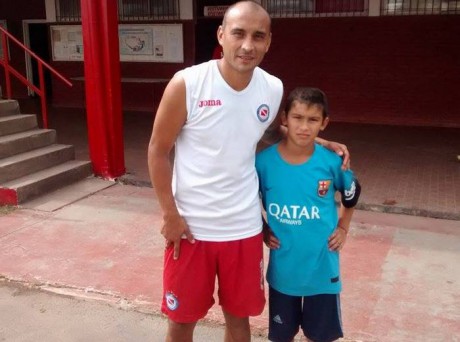 El chico Gonzalo Prez super la primera prueba en la Asociacin Atltica Argentinos Juniors (en la foto con el \