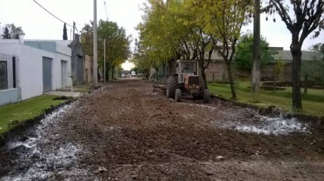 Se repara una cuadra de pavimento de calle Hermelo