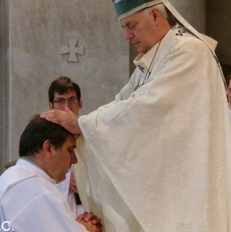 Daro Gonzlez el nuevo sacerdote ser recibido en caravana y celebrar su primera misa en Villaguay