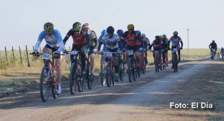 Varones Elite 1ero. Maximiliano Buenar de Villaguay-El Rural Bike pas por Urdinarrain brindando un muy buen espectculo