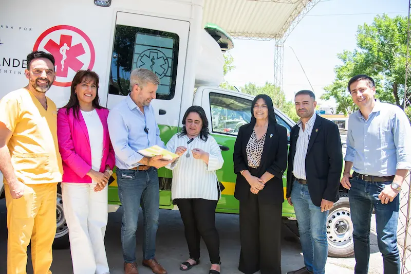 El gobernador entreg una ambulancia y anunci obras para el hospital de Feliciano