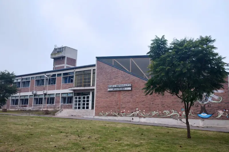 Refuerzan la infraestructura escolar en una instituci�n secundaria de Crespo