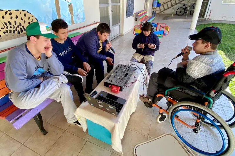 La escuela Elsa Ovando y la radio escolar como espacio de participaci�n y aprendizaje en las EPEI