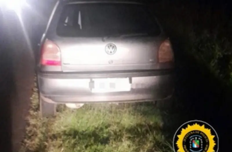 Secuestran auto e identifican personas