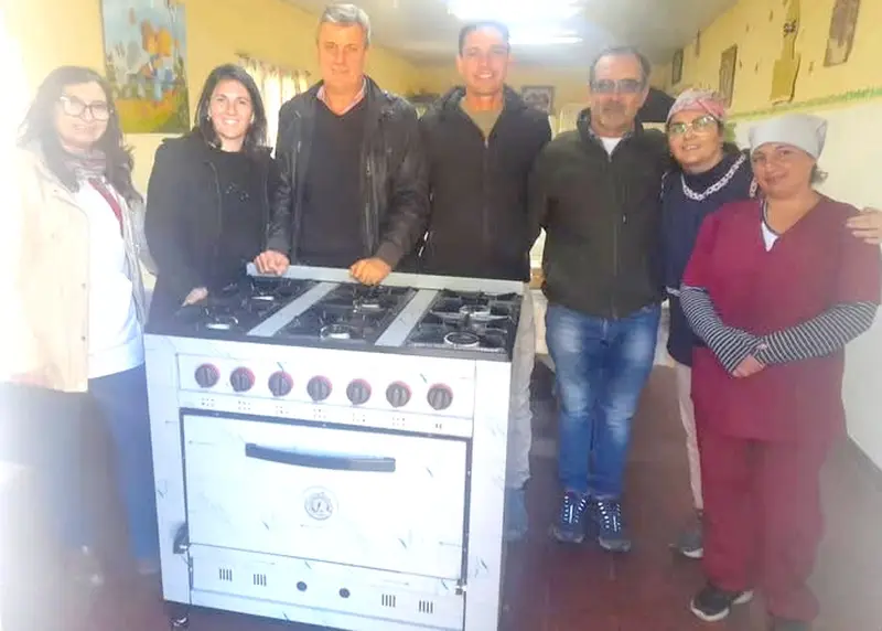 La escuela Juan Francisco Segu� recibi� la donaci�n de una cocina industrial