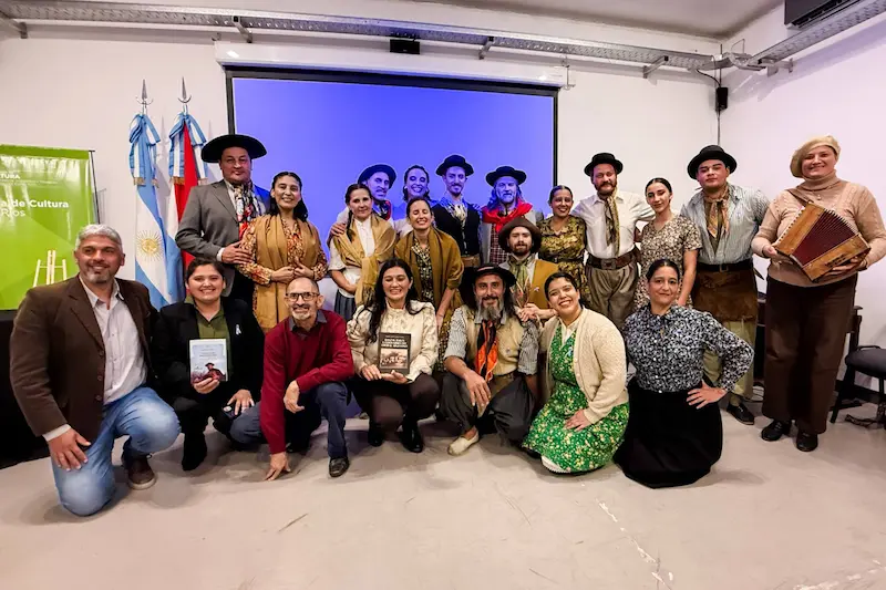 Presentaron el libro Danzas, Bailes y Costumbres del Litoral Argentino en el Museo Casa de Gobierno