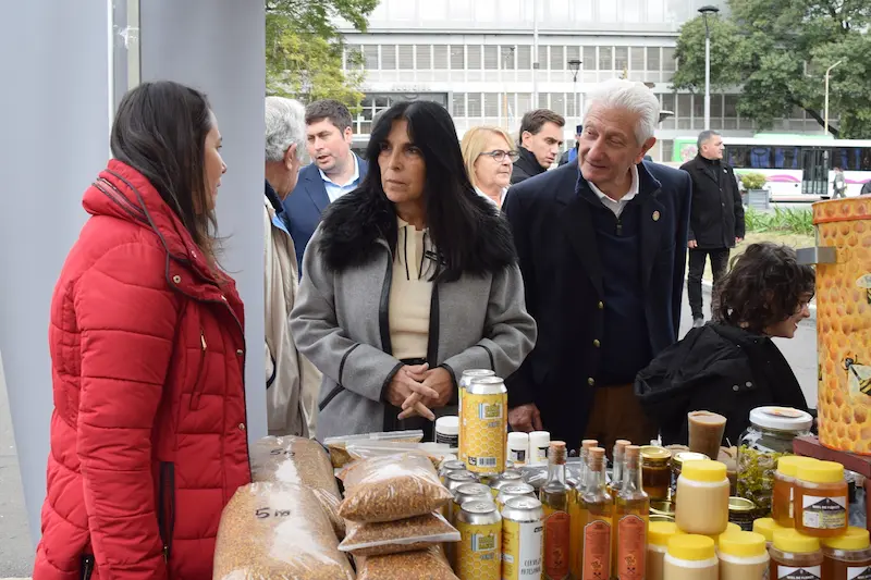 La Semana de la Miel en Entre R�os arranc� en Plaza Mansilla