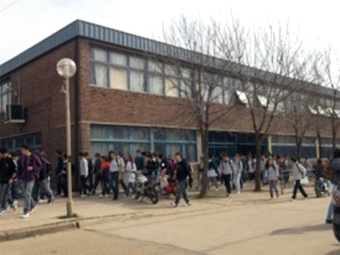 83 a�os cumple la escuela T�cnica Conrado Etchebarne de Villaguay 