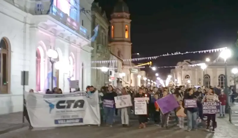 Numerosa participaci�n en la marcha por Ni Una Menos en Villaguay - Mir� los videos de AP Noticias