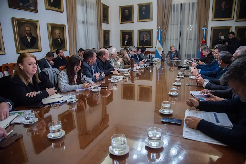 Modernizaci�n estatal y obras prioritarias estuvieron en la agenda de la reuni�n de gabinete