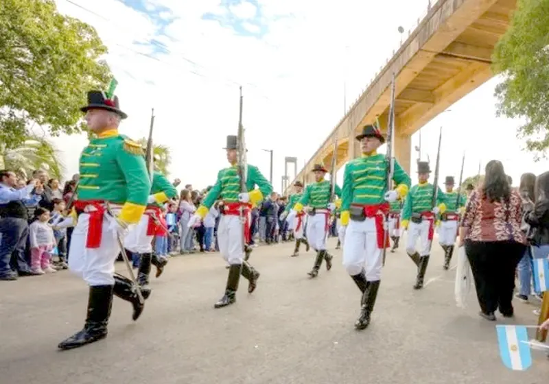 Efectivos y equipamiento pesado de Villaguay en el gran desfile en Corrientes por el D�a de la Independencia