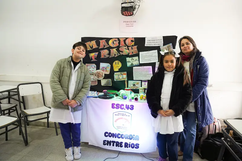 Estudiantes comparten experiencias y conocimientos en la Feria de Educaci�n