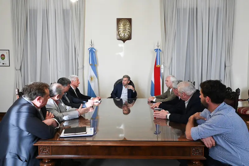 Frigerio recibi� a representantes de CRA y Farer para analizar la situaci�n de los caminos rurales
