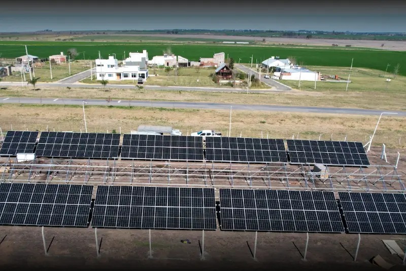 A un a�o de su inauguraci�n, el parque solar de Enersa en Sauce Pinto equivale al consumo de 220 hogares