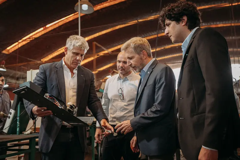 Frigerio visit� Longvie, una empresa con 108 a�os que contin�a invirtiendo en Entre R�os