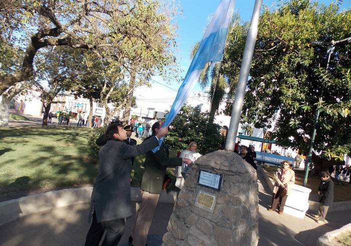 SE REALIZÓ EL ACTO OFICIAL CON LA JURA DE LA BANDERA EN VILLAGUAY