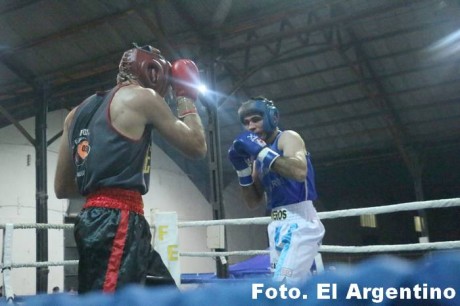 Lautaro Ojeda, de Villaguay, le ganó por puntos a Baltazar Sellanes de Gualeguaychú