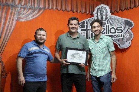 Huellas Record entreg� un reconocimiento al m�sico y compositor Mario Su�re
